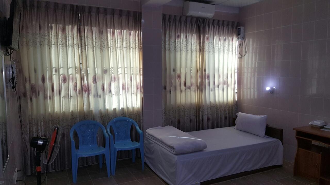 Red Dragon Hotel Hsipaw Kültér fotó