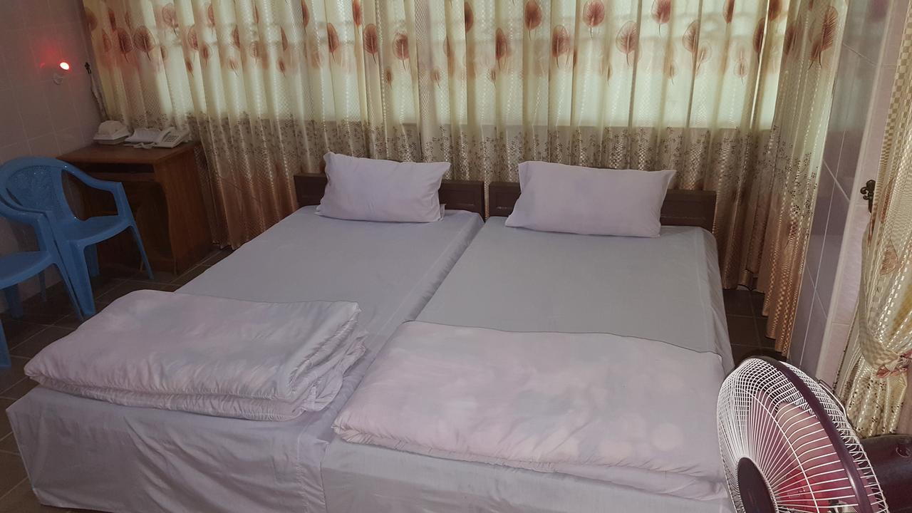 Red Dragon Hotel Hsipaw Kültér fotó