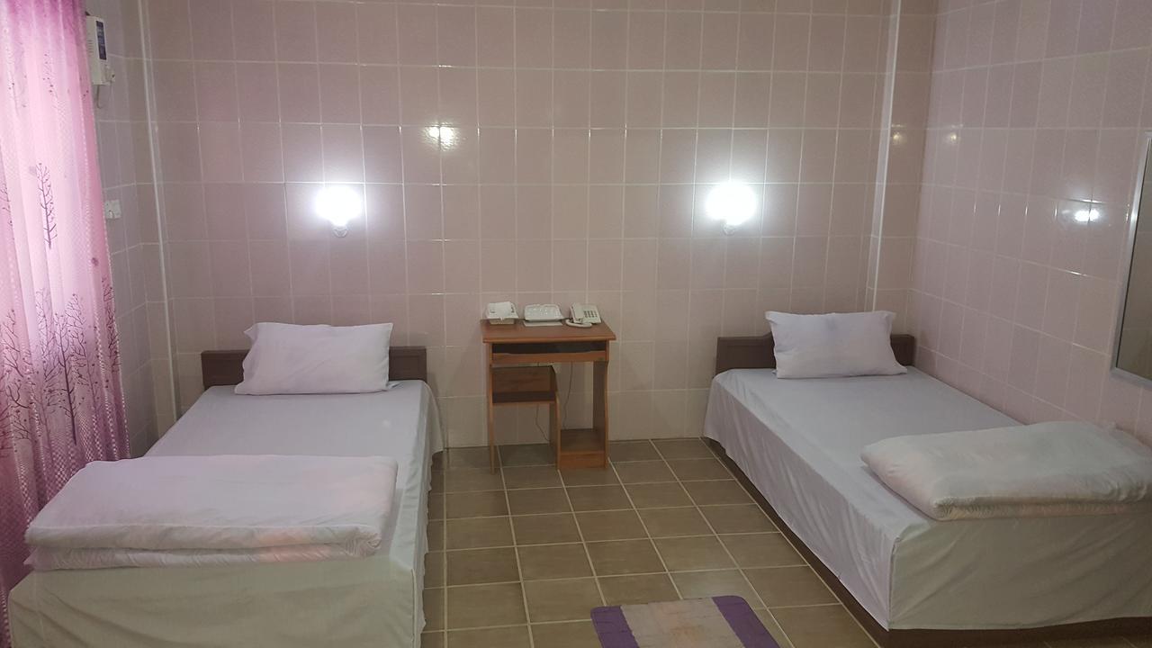 Red Dragon Hotel Hsipaw Kültér fotó