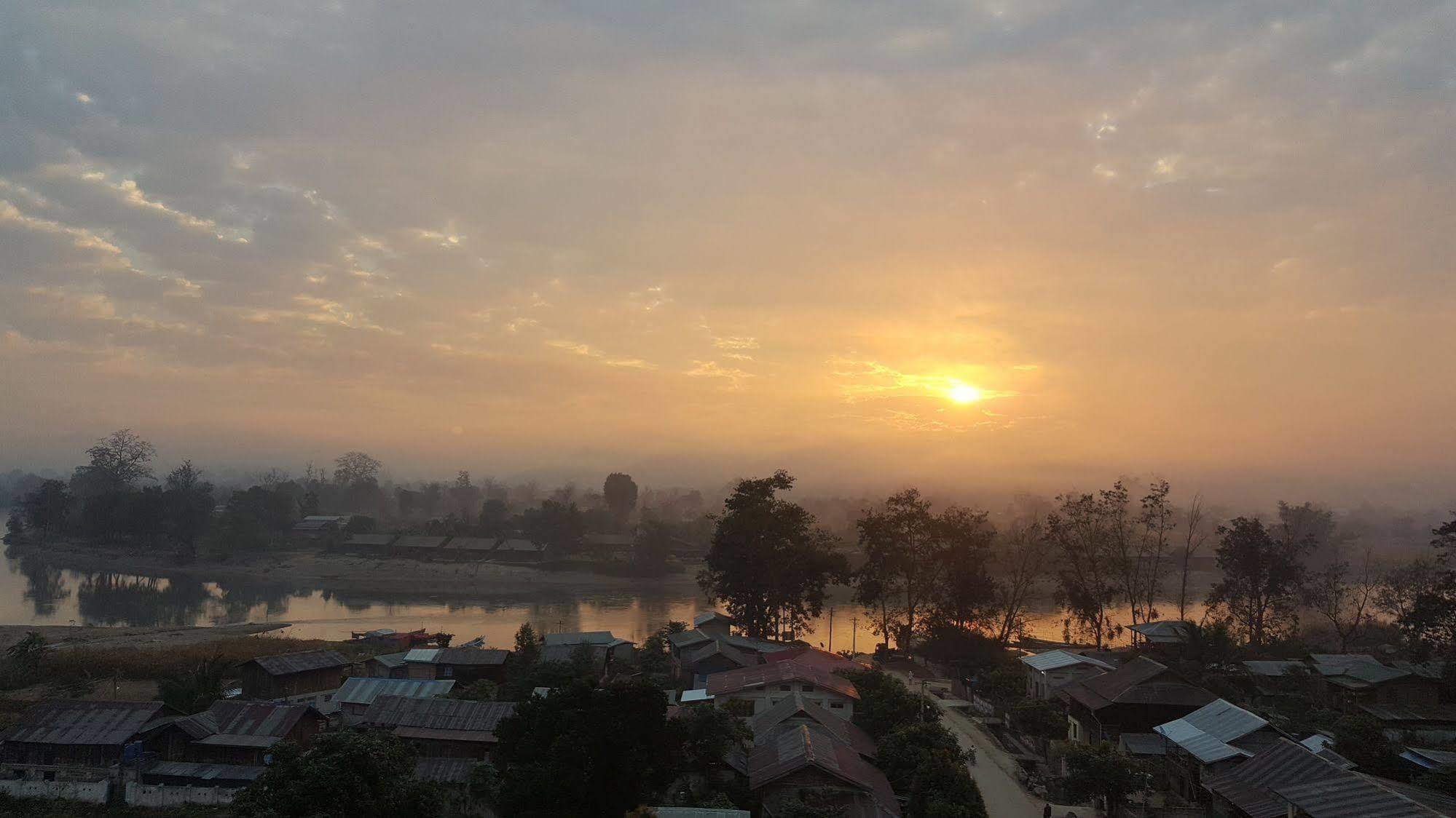 Red Dragon Hotel Hsipaw Kültér fotó