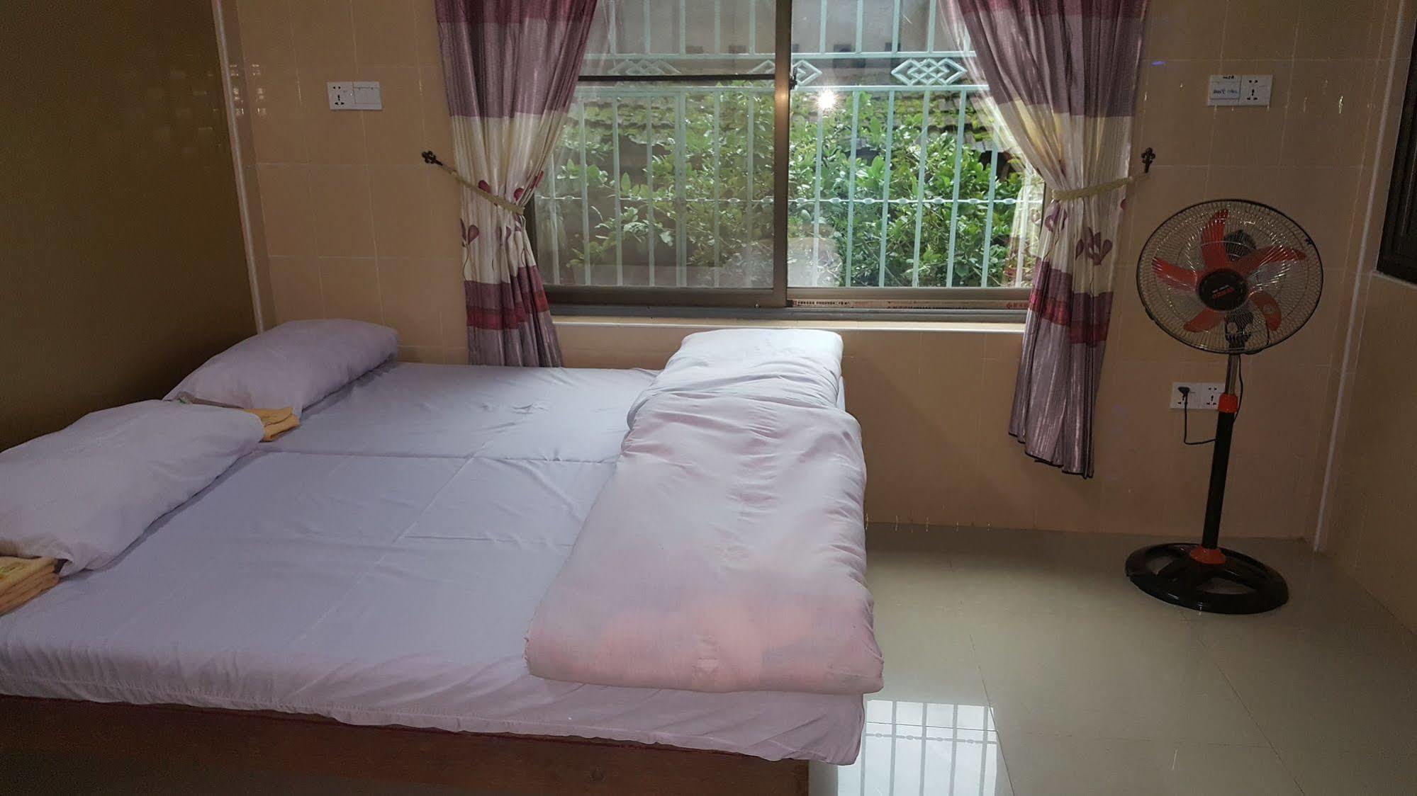 Red Dragon Hotel Hsipaw Kültér fotó